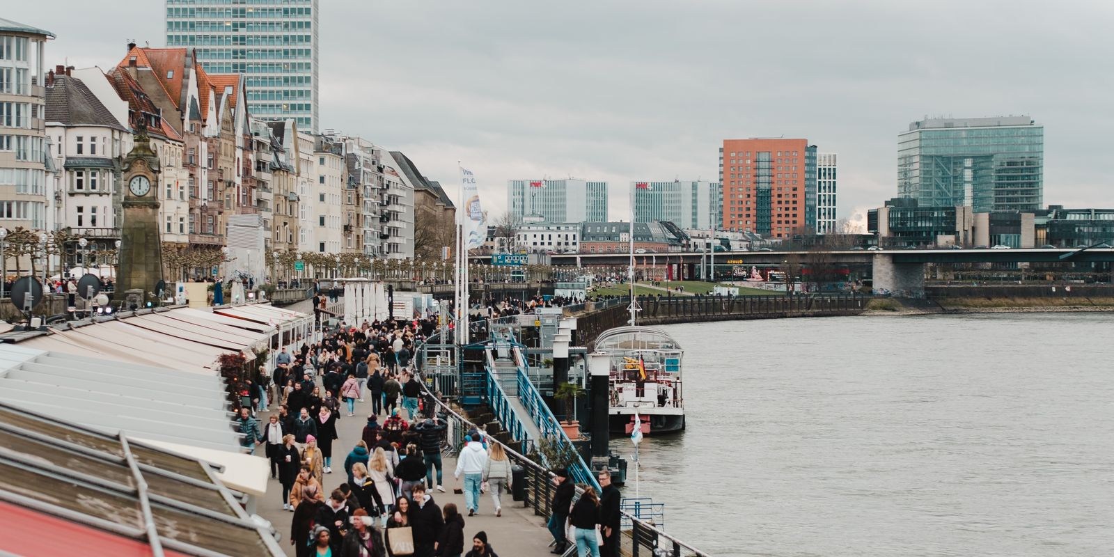 People on Düsseldorf's Rhine promenade