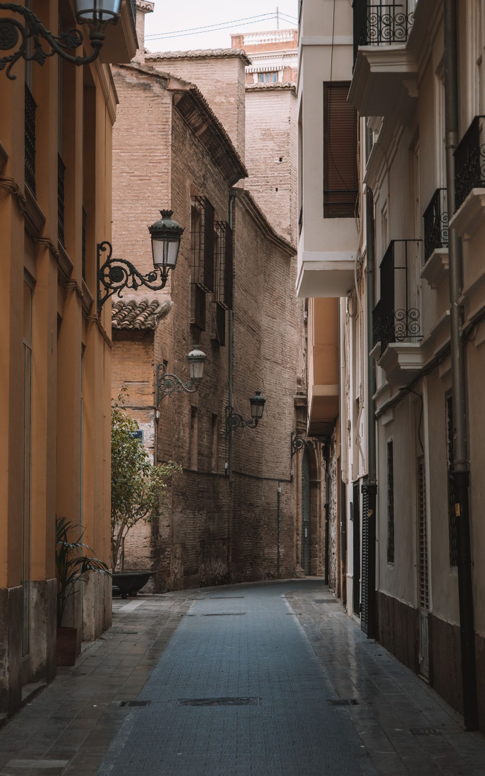 Narrow lane in Valencia old town